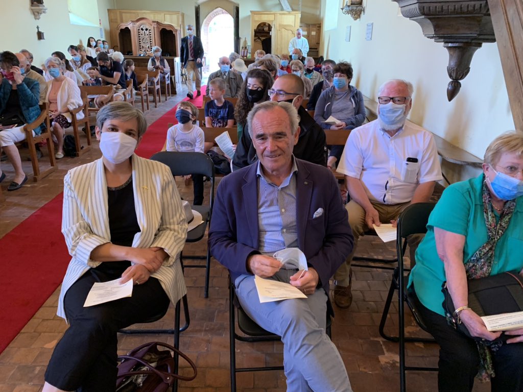 severine_gipson's tweet photo. A Saint-Christophe-sur-Avre pour le 70 eme pèlerinage #automobile et la messe solennelle en l’honneur de #StChristophe.
Toutes les générations étaient réunies et impliquées pour ce moment particulier et si singulier de ce petit village de 149 habitants. https://t.co/5PLxX1ji67