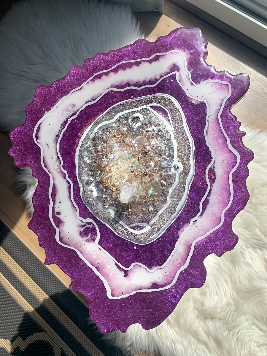 Jessicaaabella's tweet photo. Custom purple geode table 💕

More information below ⬇️ https://t.co/7H007sG7sR