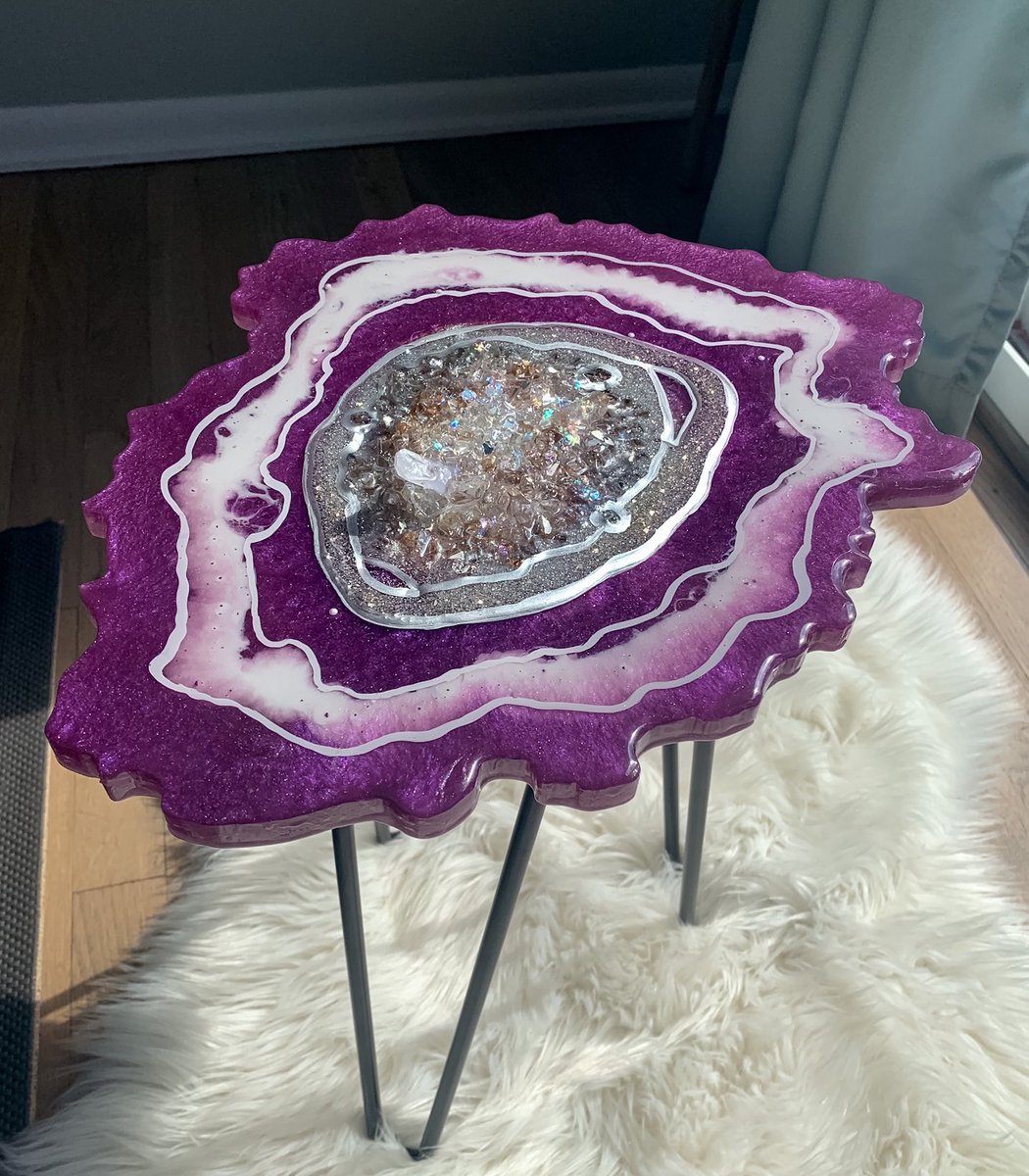 Jessicaaabella's tweet photo. Custom purple geode table 💕

More information below ⬇️ https://t.co/7H007sG7sR