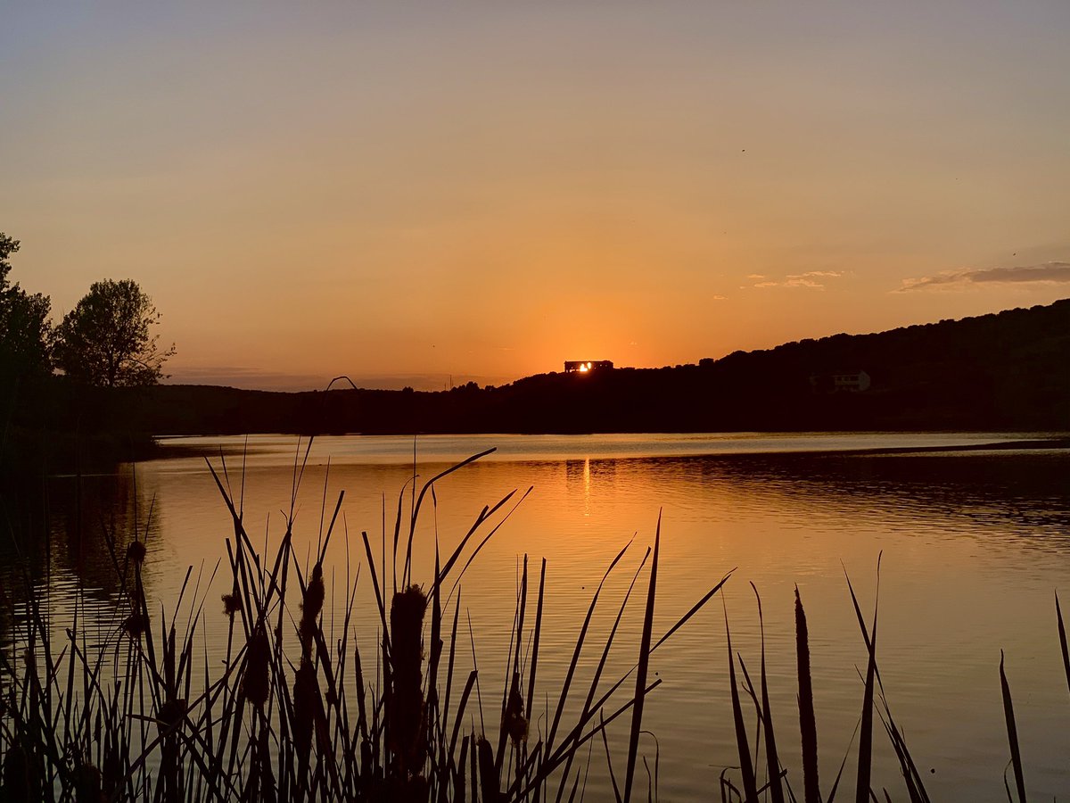 ruideratreasure's tweet photo. Atardeceres del #ParqueNatural de las #LagunasdeRuidera 🌝 Las #puestasdesol más bellas de España📍Laguna Colgada 📆 Julio  2020 #ruideratreasures #sunset #ruidera @MeteoHellin @meteocr @ElTiempo_tve @ElTiempoCMM @ElTiempoA3 @turismoclm @aquilatierratve @anibalclm https://t.co/3QsDwCUxYU