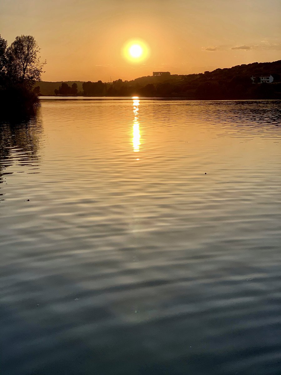 ruideratreasure's tweet photo. Atardeceres del #ParqueNatural de las #LagunasdeRuidera 🌝 Las #puestasdesol más bellas de España📍Laguna Colgada 📆 Julio  2020 #ruideratreasures #sunset #ruidera @MeteoHellin @meteocr @ElTiempo_tve @ElTiempoCMM @ElTiempoA3 @turismoclm @aquilatierratve @anibalclm https://t.co/3QsDwCUxYU