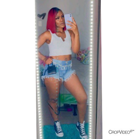 ___paigee__'s tweet photo. Bout to start being on here every day 🥵 https://t.co/UvWkOK33o8