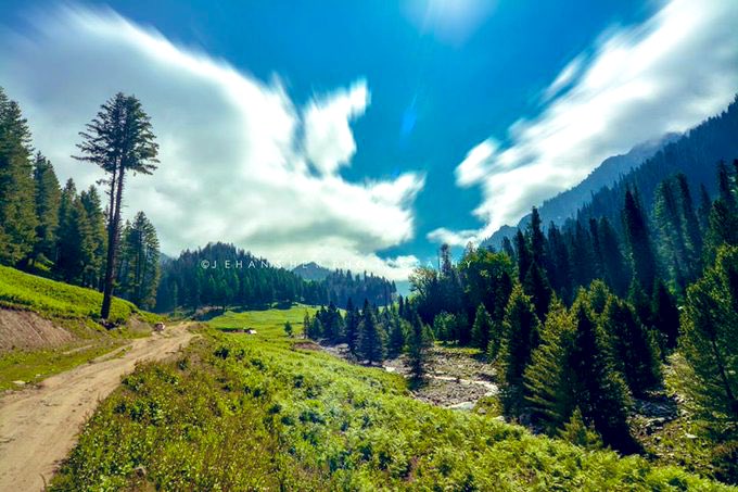 shakeebkhan001's tweet photo. Hello Pakistan 🇵🇰 have a blessed day. Some pictursque scenes of the valley. 
#Kumratvalley #Jehazbanda #Badgoi #ShahBanal #ShellTop
 #BuildDirChitralMotorway https://t.co/iLYHvfPbEN