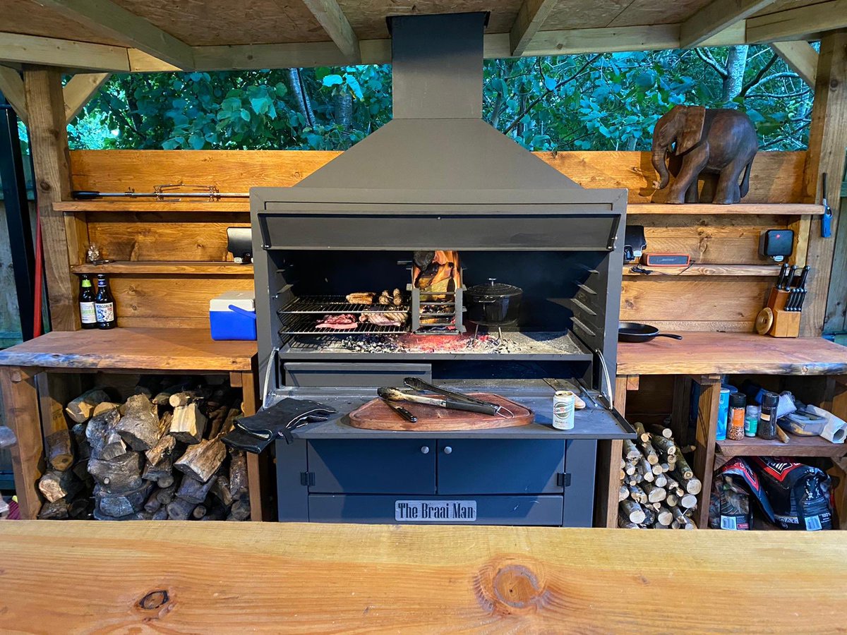 TheBraaiMan's tweet photo. A cracking Sunday night setup, finishing the weekend off properly! 

We LOVE this outdoor kitchen with one of our 1200 freestanding braais. https://t.co/rfkLchU7X5