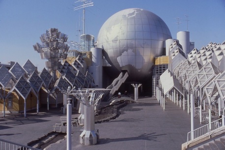 Shonandai Cultural Center, 1990, Itsuko Hasegawa