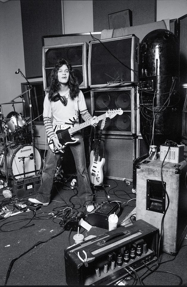 5150Kurt's tweet photo. Other shots of @NeilZlozower famous photos of the recording of VH2 these are so classic @GregRenoff @johnnybeane @WolfVanHalen #Vanhalen #Zlozower https://t.co/wgsMDjrXVW