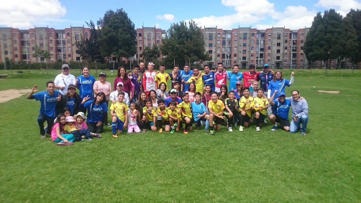 Alanzbarrera's tweet photo. #MIRA20Años enseñando valores, política para servir !!! https://t.co/CyAv7P9pFX