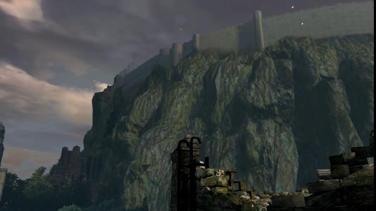 العالم في دارك سولز ١ مترابط بإتقان يعطيك الحرية للتنقل بين الاماكن وبعدة طرق تجعلك منبهر من كيفية تصميم الاماكن وربطها ببعضها ويعطيك شعور العالم المفتوح خصوصا ان بأمكانك رؤية الاماكن من بعيد قبل وصولها