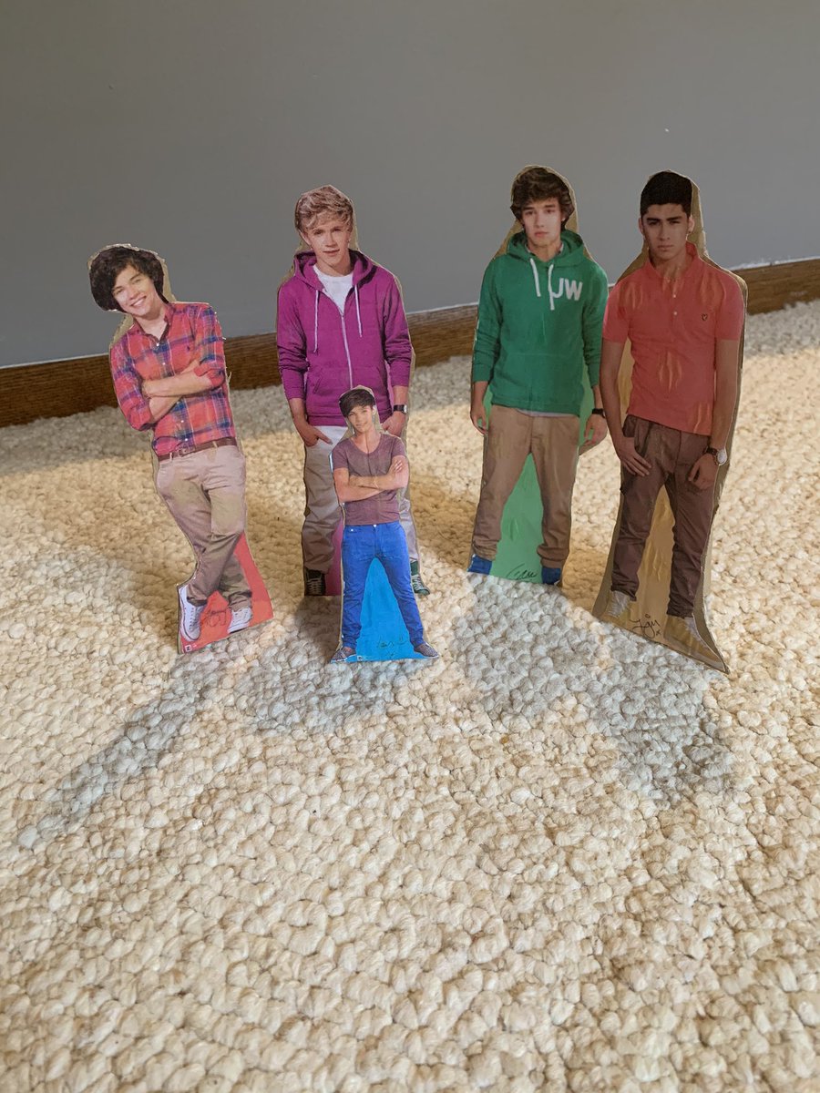 sohappilyjulia's tweet photo. the gangs all here https://t.co/HrZlrWtvkR