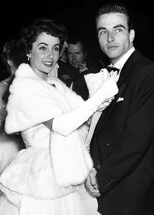 (side note: even though Olivia wasn't at the premiere, her co-Star Montgomery Clift was and he escorted Elizabeth Taylor. It was the night that the two became lifelong friends!)