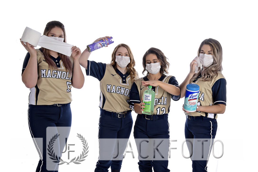 BlueEagleSB's tweet photo. I surely will miss these girls. Our 2020 seniors 💙💛🥎 https://t.co/EZyllXayl1