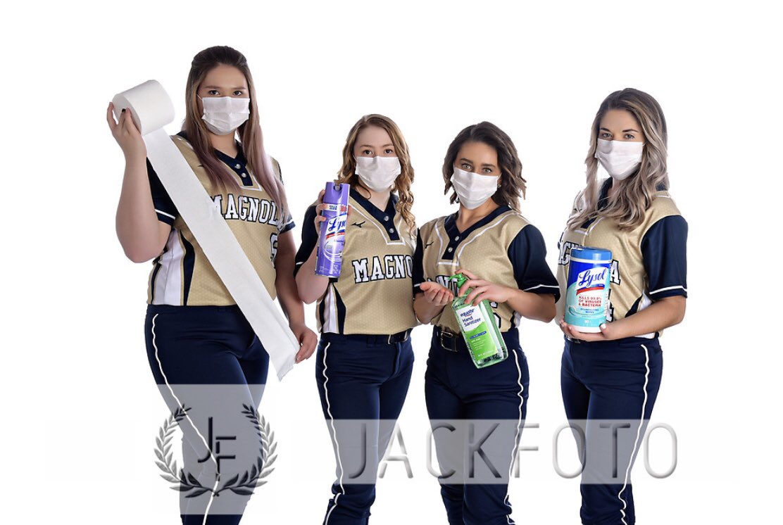 BlueEagleSB's tweet photo. I surely will miss these girls. Our 2020 seniors 💙💛🥎 https://t.co/EZyllXayl1