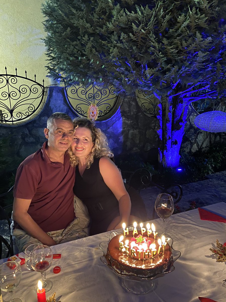 MonikaMaloku's tweet photo. birthday celebrations at the house 🥂 https://t.co/k6c9LyptTJ