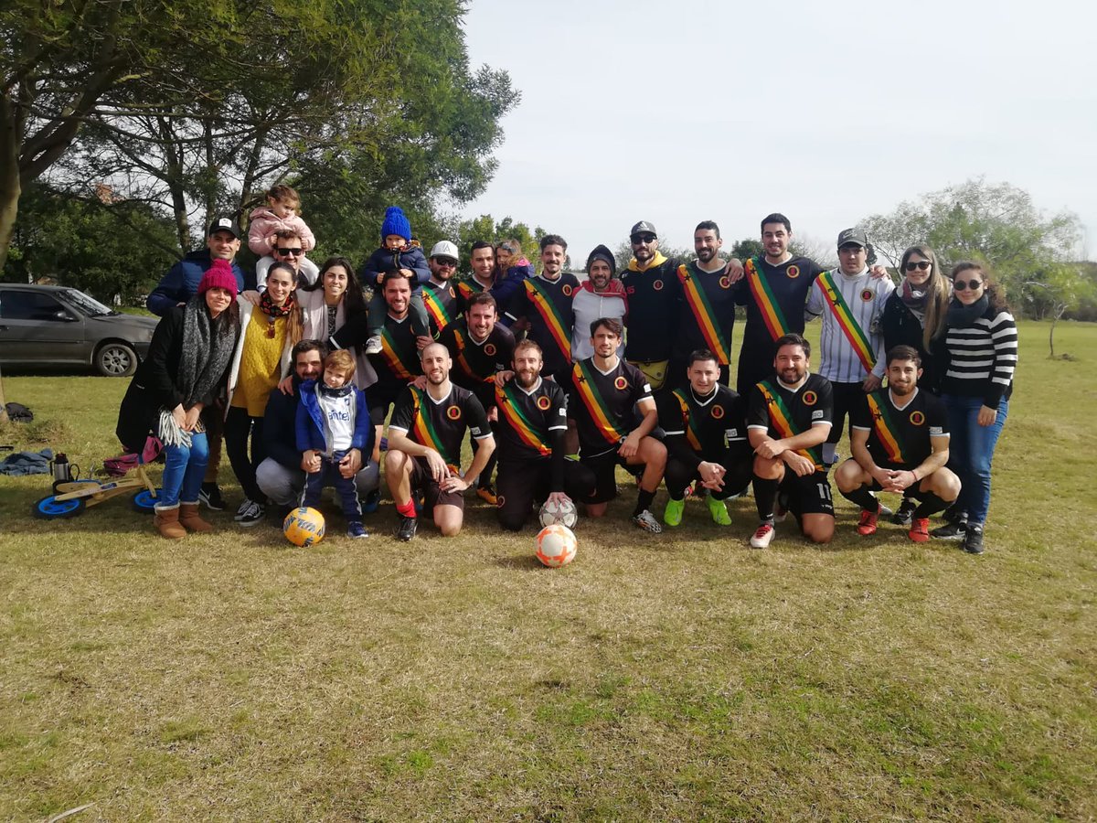 tokensen's tweet photo. Gran domingo de fútbol! Regreso con victoria!! 💪
@tokensen 3 - 1 La Iguana

⚽ x 3 - Emi Flori

#Tokensen2020 https://t.co/MPRNL296o4