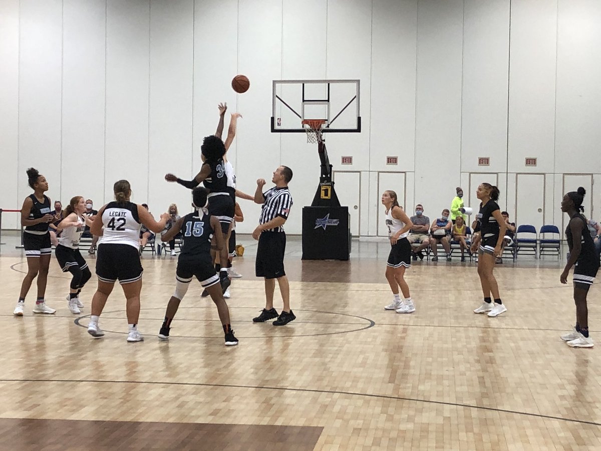 BlueStarMedia1's tweet photo. And we close out @USJN #WindyInIndy with THIS‼️

CHAMPIONSHIP of the @BlueStarTeams #BSTTL 

@DLHPremier vs. @oh_united 

Ring the bell 🔔 https://t.co/uJEosrwJ10