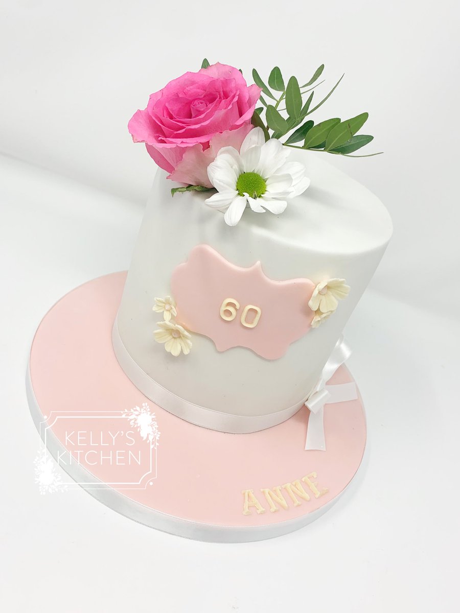 🌷 “Where flowers bloom so does hope” 🌷 

This cake was a gift from sister to sister for a special socially distanced birthday celebration. 

Hoping that by next year ‘socially distanced’ will be a phrase of the past! 
#royston #cakemaker #floralcake