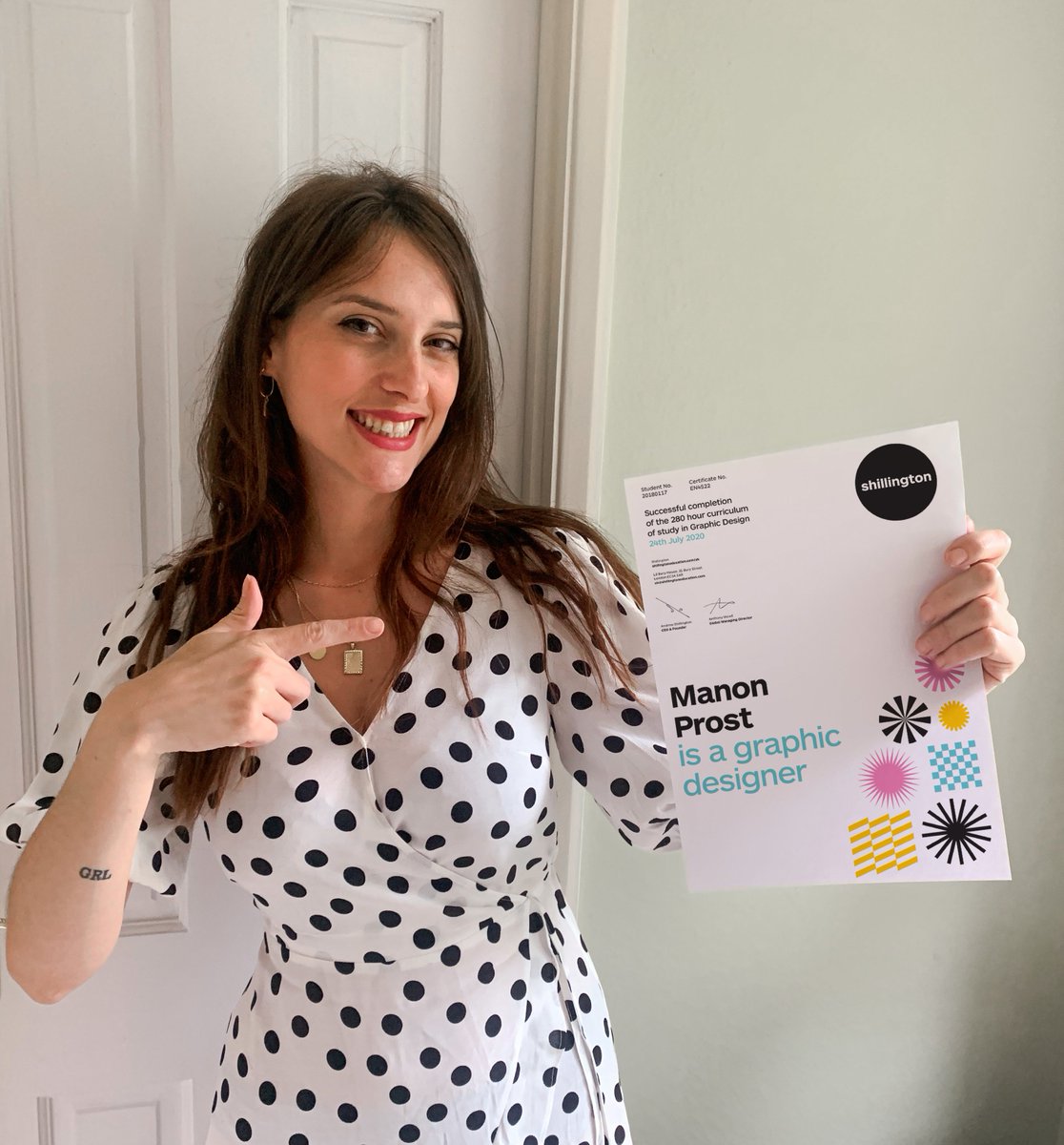 manonanyway's tweet photo. Twitter, do your magic please 🥺🥺🥺❤️
I've just graduated from @Shillington_ and I'm now actively looking for a job in a cool studio in London as a graphic designer!
Please share this post and check my work here: https://t.co/D18ZfGtks7 xxx https://t.co/L7JFR2NheB