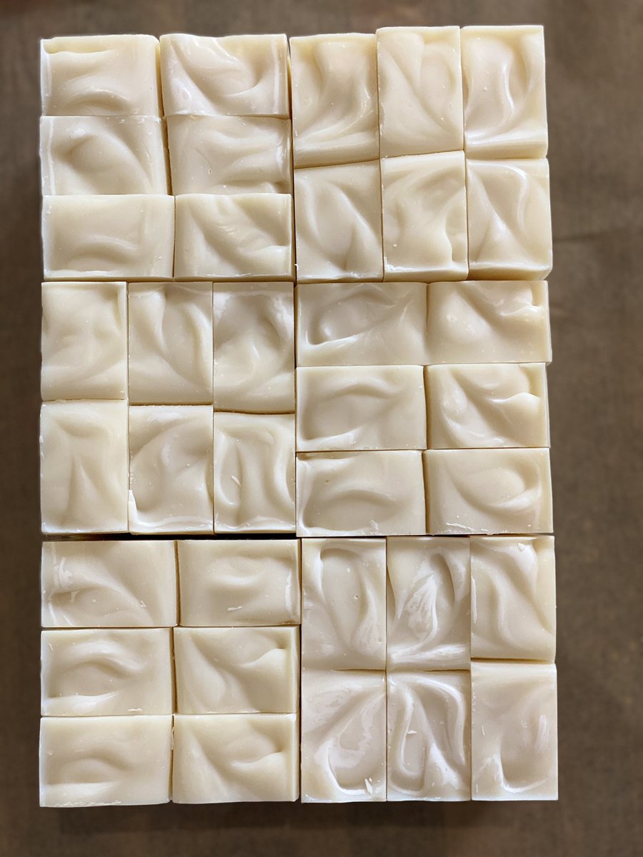 The one with nothing in, soap cut and curing. mimosa-soapery.com  #handmade #handmadesoap #madeinmargate #mimosasoapery #vegansoap #noplastichere #ecofriendlysoap #buylocal #supportsmallbusiness #coldprocesssoap #cpsoap #handmadeinengland #shophandmade #soapmaker #soap