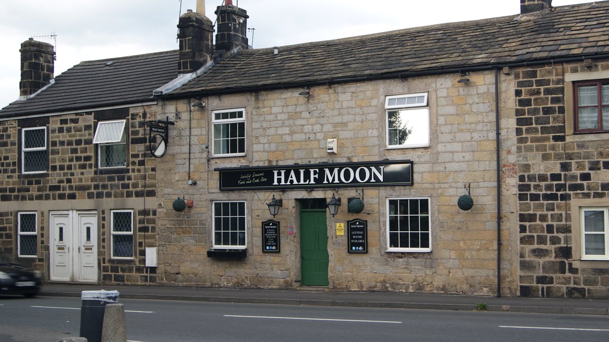 ThePubChampion's tweet photo. The #HalfMoon #PoolinWharfedale nr Otley is finally up for sale, great news, the awful #EIGroup/#EnterpriseInns tied model has seen numerous tenants fail, itโs time that it was bought by a good local operator for a positive future for this important #villagepub. #pubs #ukpubs https://t.co/LxlCYEpX3O