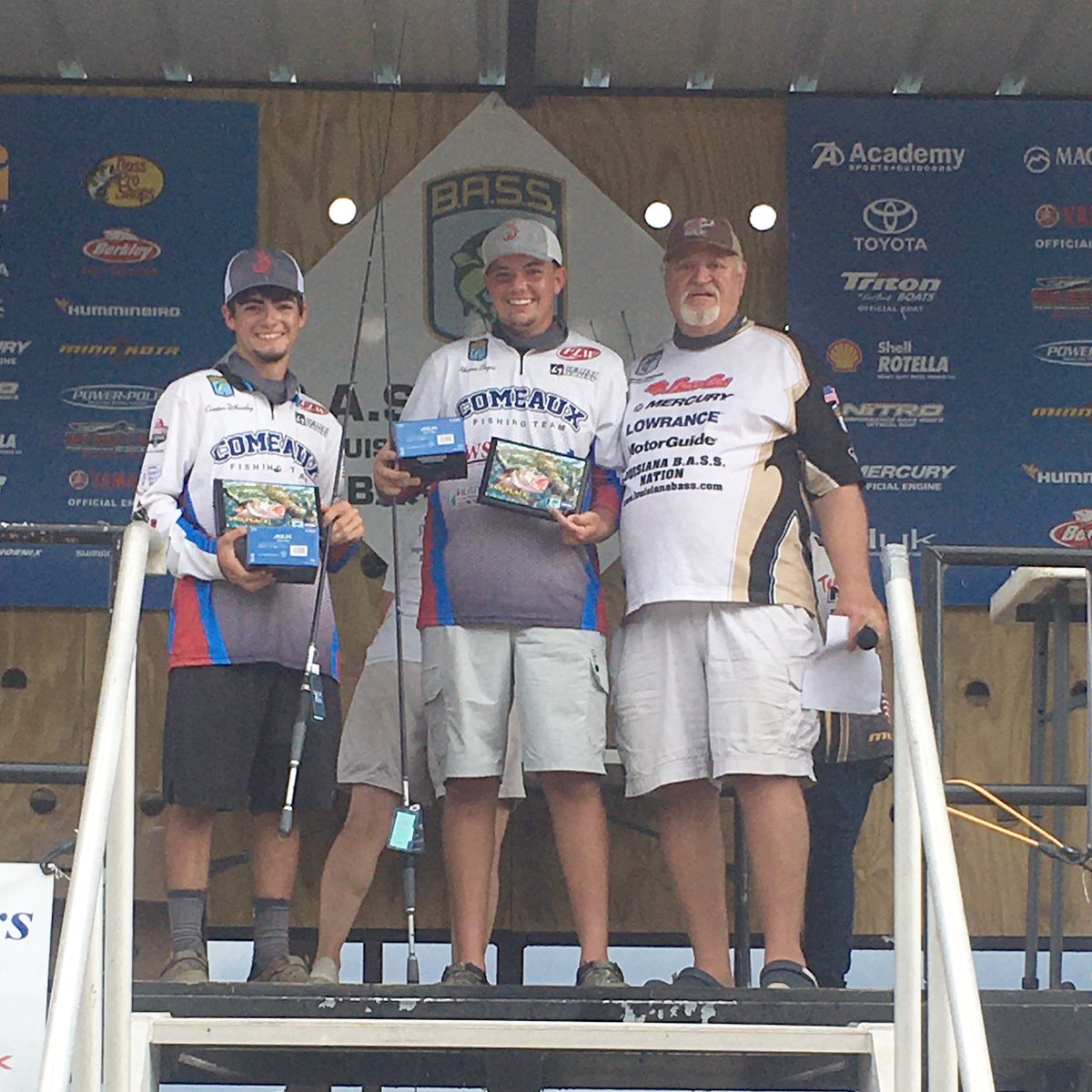 CountryStationTackle tweet media