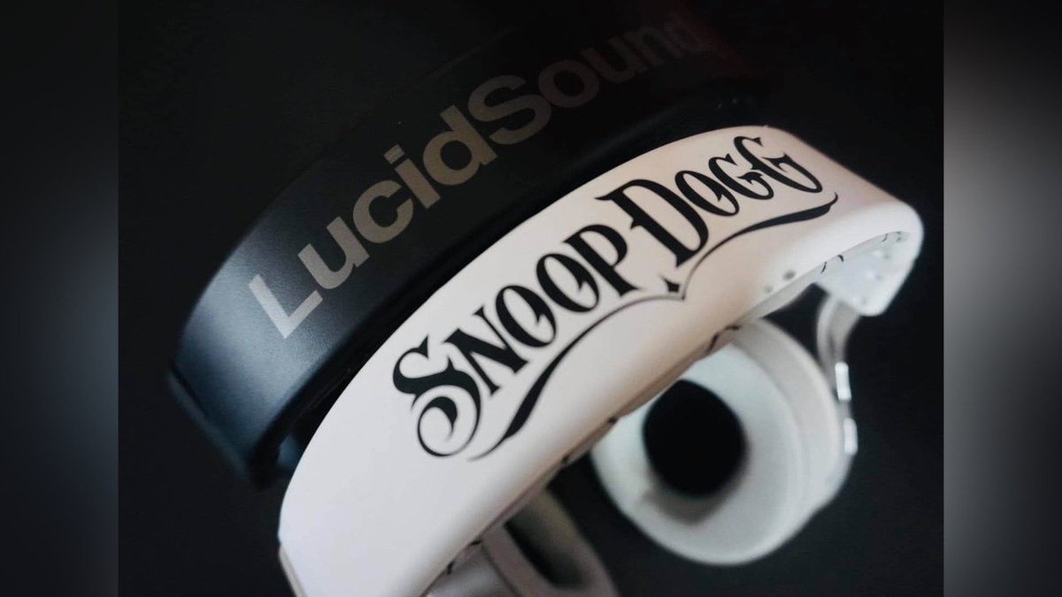 LucidSoundAudio's tweet photo. Rep your choice! Vote below! 📊

A battle of #Xbox wireless and #Bluetooth juggernauts! 🎧
Do you prefer the original #LS50X, or the LS50X @SnoopDogg Limited Edition headset? https://t.co/KiPGKQZfQf
