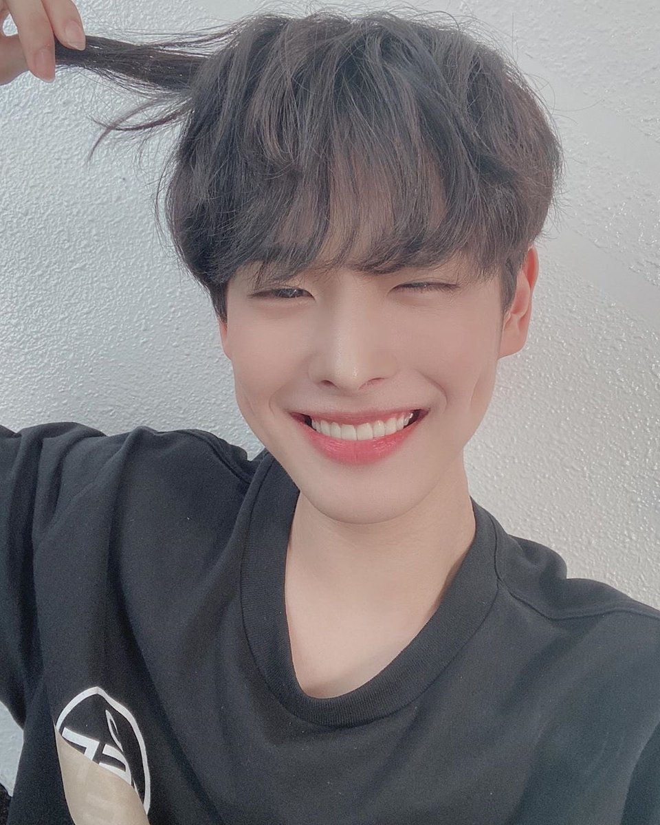 -byungchan selcas; a long but very necessary thread♡