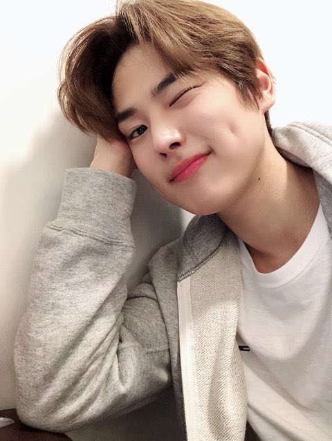 -byungchan selcas; a long but very necessary thread♡