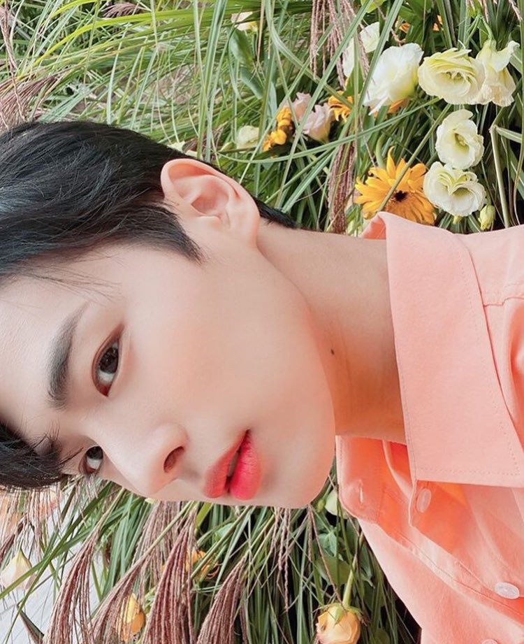 -byungchan selcas; a long but very necessary thread♡