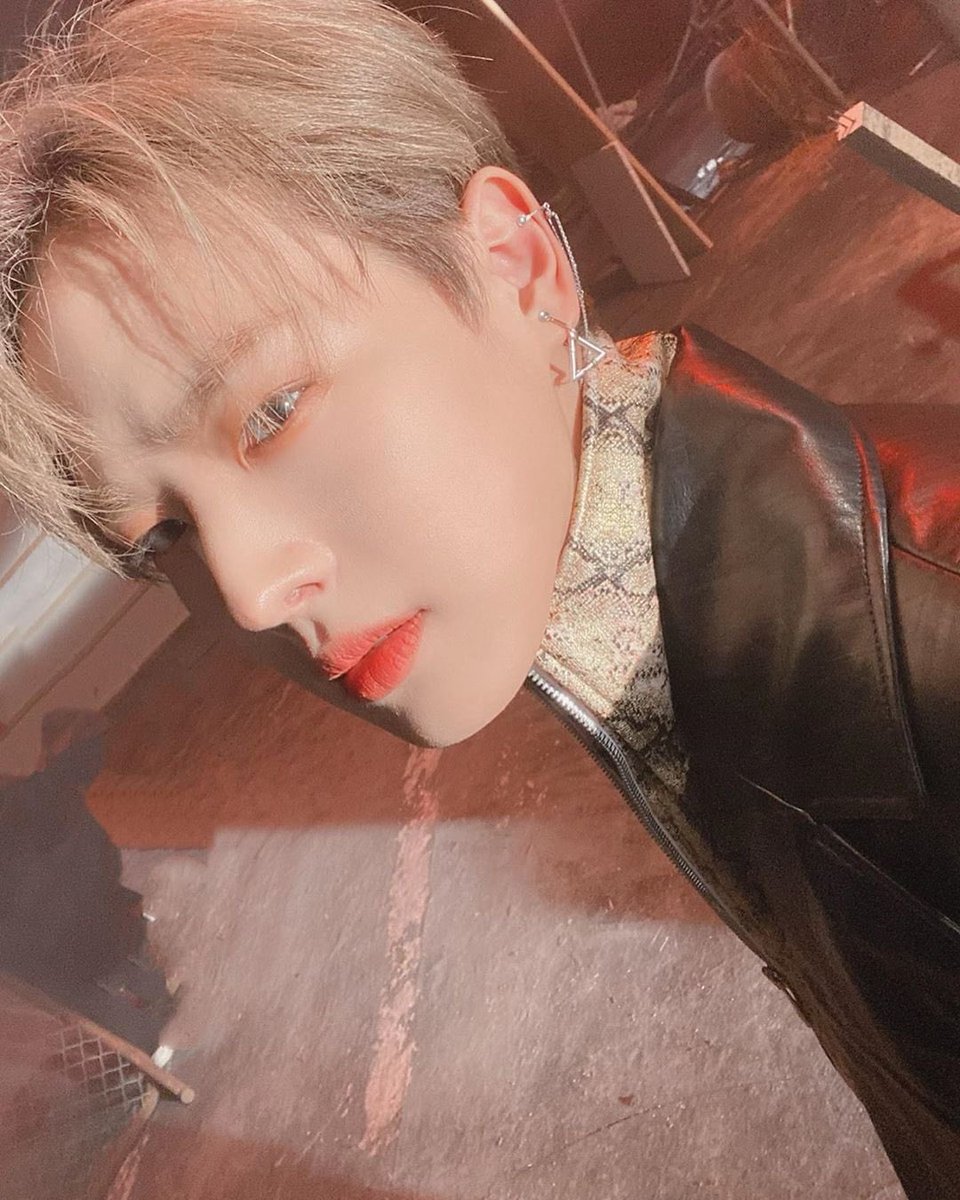 -byungchan selcas; a long but very necessary thread♡