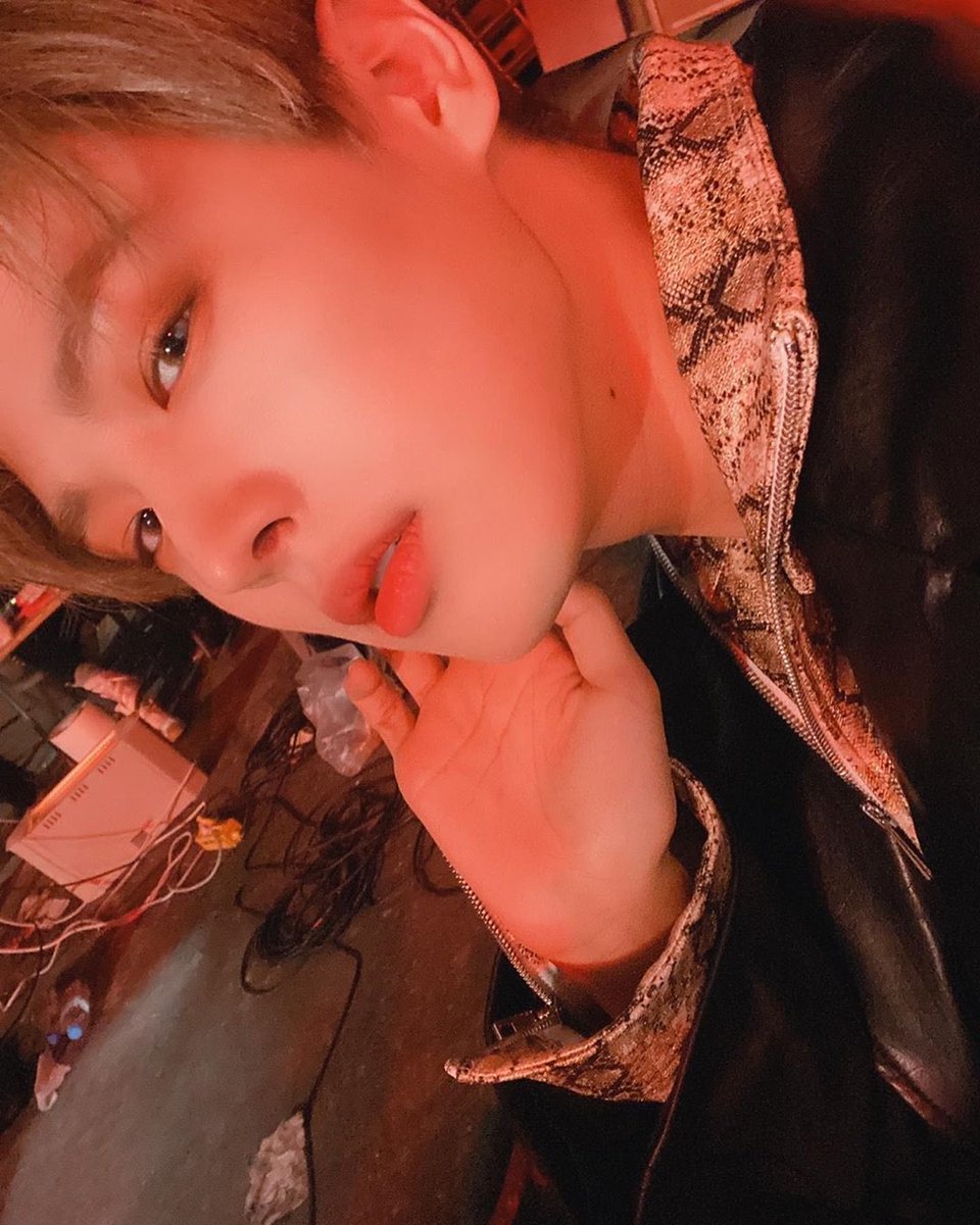 -byungchan selcas; a long but very necessary thread♡