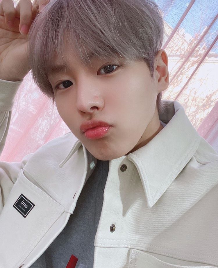 -byungchan selcas; a long but very necessary thread♡