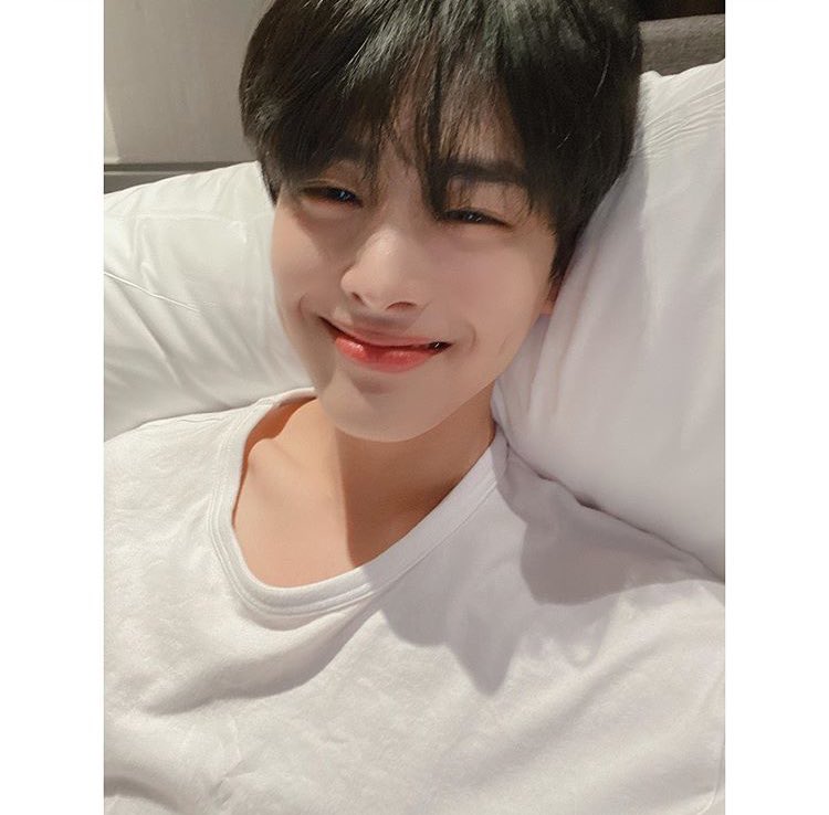 -byungchan selcas; a long but very necessary thread♡