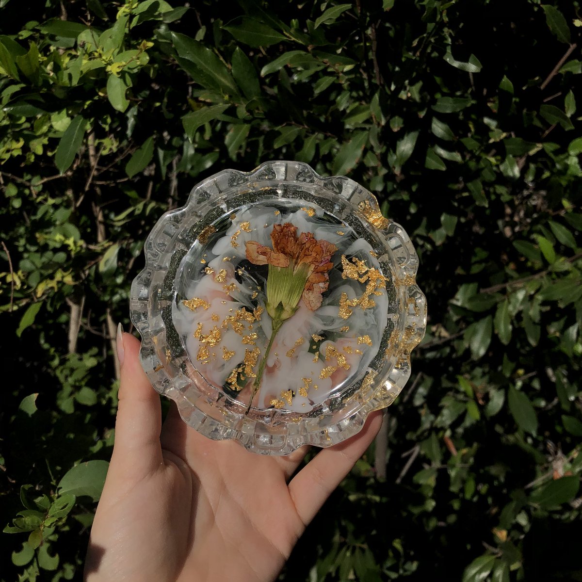 selenitem00n's tweet photo. please follow the ig page for my new small business • hon.eydrops • ♥️ i make jewelry &amp; ashtrays/jewelry holders!!! 🍃 any rt helps thank uuu 🌙 https://t.co/I4dIKaSrQd