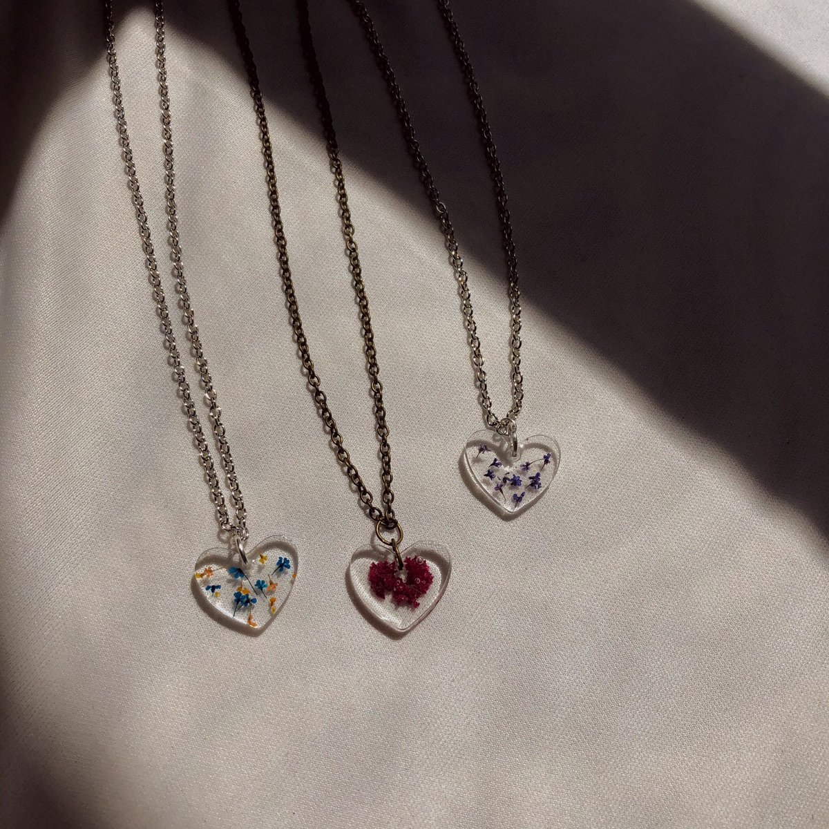 selenitem00n's tweet photo. please follow the ig page for my new small business • hon.eydrops • ♥️ i make jewelry &amp; ashtrays/jewelry holders!!! 🍃 any rt helps thank uuu 🌙 https://t.co/I4dIKaSrQd