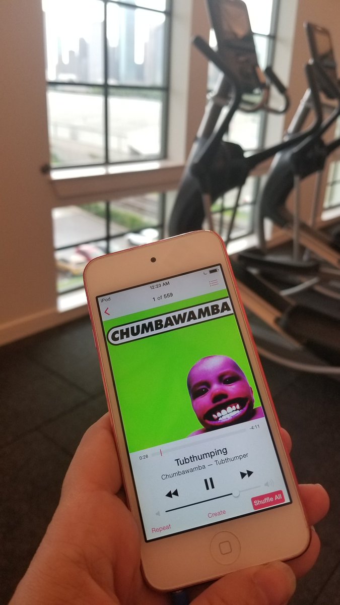 emmydaisy123's tweet photo. When your jam comes on in the gym. #igetupagain #workoutmotivation https://t.co/NM3wzNbnlC