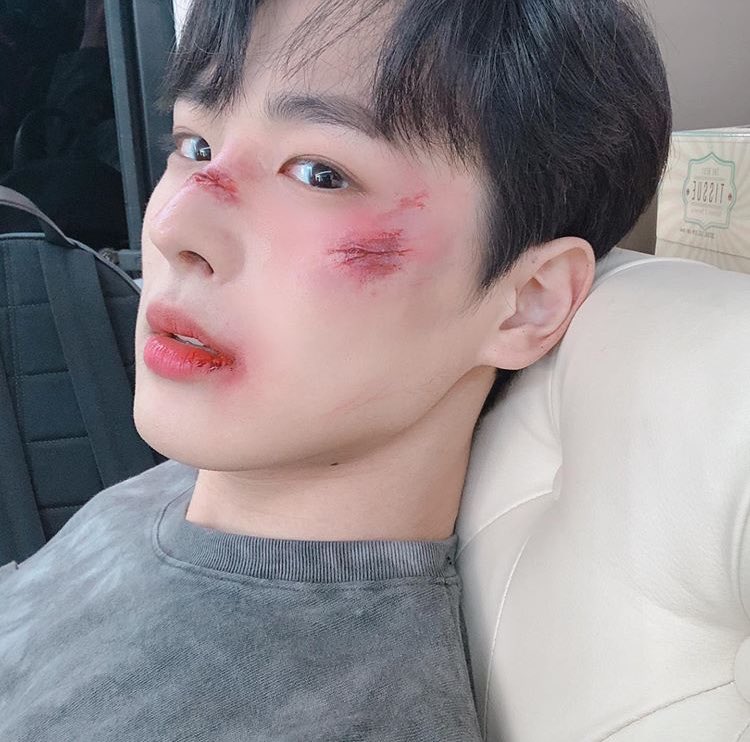 -byungchan selcas; a long but very necessary thread♡