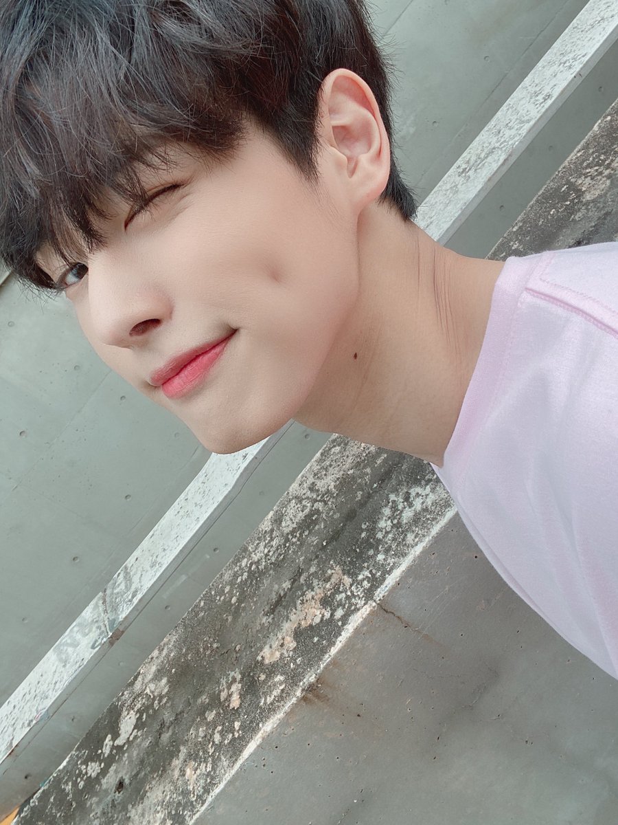 -byungchan selcas; a long but very necessary thread♡