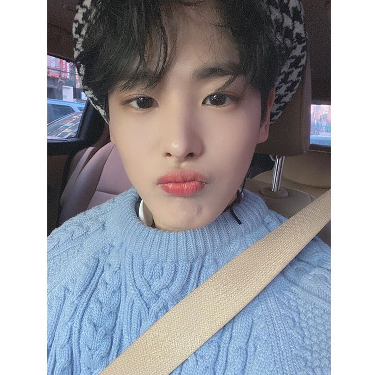 -byungchan selcas; a long but very necessary thread♡