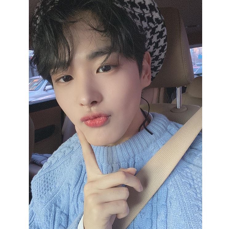 -byungchan selcas; a long but very necessary thread♡