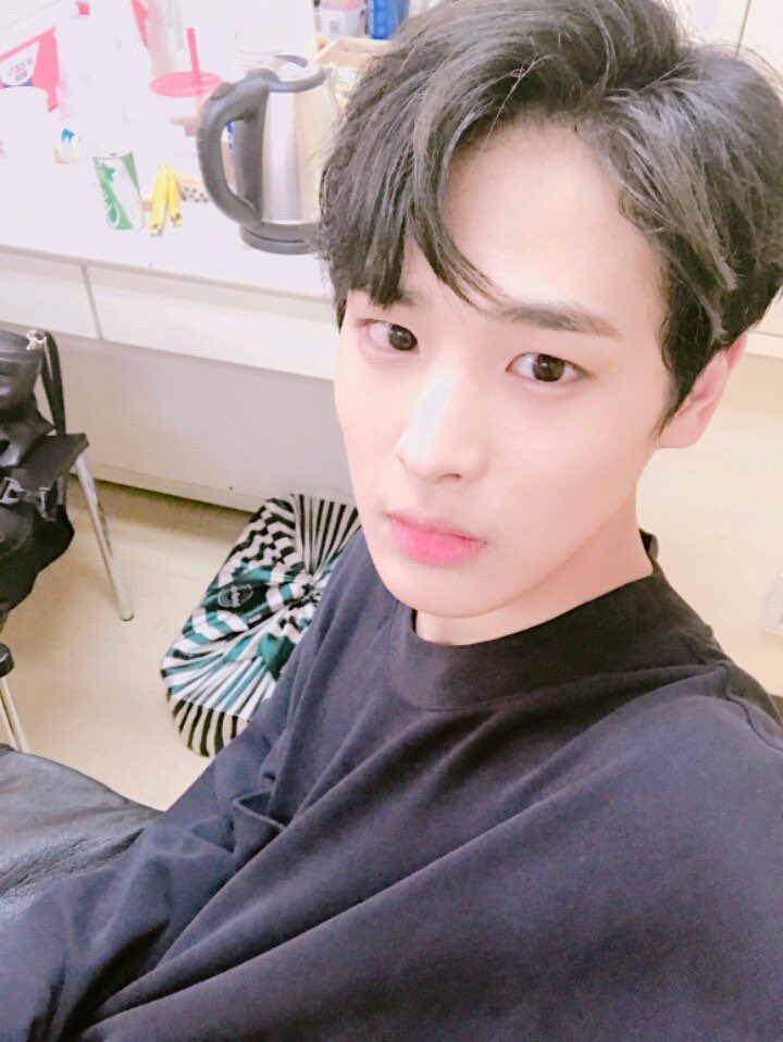 -byungchan selcas; a long but very necessary thread♡