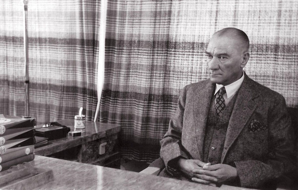 siyasiposting's tweet photo. "bugün ilmin, fennin, bütün kapsamı ile medeniyetin ışığı karşısında filan veya falan şeyhin uydurmasıyla maddi ve manevi mutluluğu arayacak kadar ilkel insanların türkiye medeni toplumunda varlığını asla kabul etmiyorum." https://t.co/xrtTmdZTwa