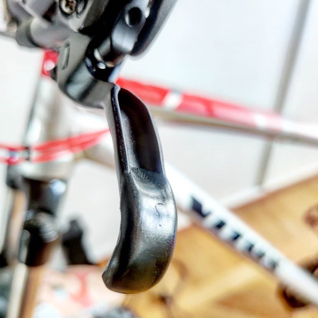 sugru's tweet photo. Here, Mikael takes advantage of Sugru's vibration resistant and shock protection properties. Black #Sugru is used to mod the #brakelever on his #mountainbike to protect against nasty knuckle-bashing manoeuvres when out on the track. 🚴♂️👌
Shop for Sugru: https://t.co/yT66TaDC1n https://t.co/JBe8RJf1bh