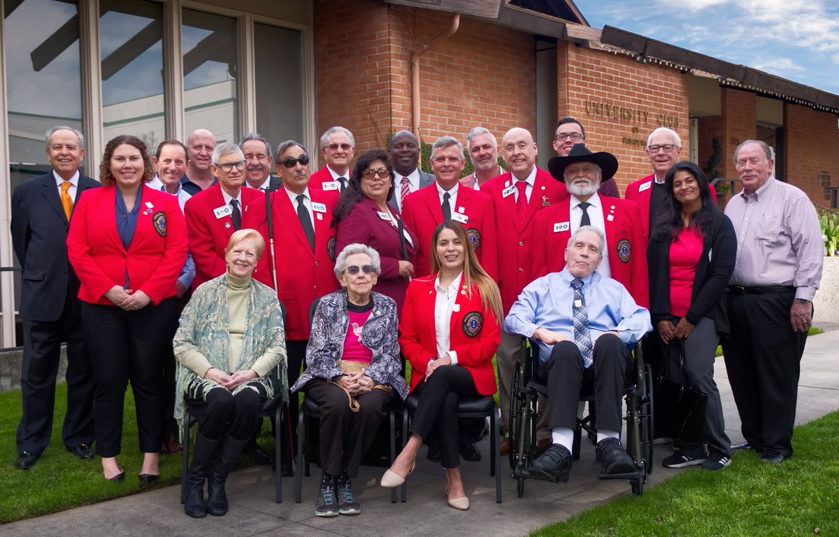 Happy Sunday, friends. We hope today is as beautiful as you are! Here is a picture we took in front of University Club of Pasadena back in February.