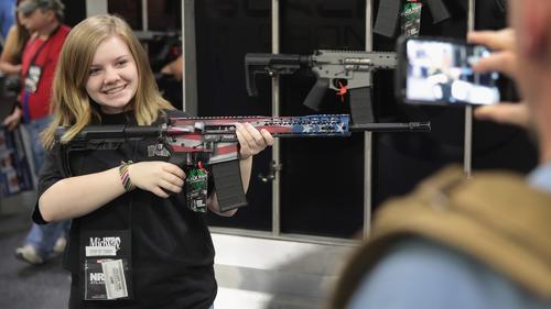 Limportant_fr's tweet image. Depuis mars. Les Américains ont acheté 3 millions d'armes de plus qu'à l'accoutumée limportant.fr/infos-monde/3/… #Monde