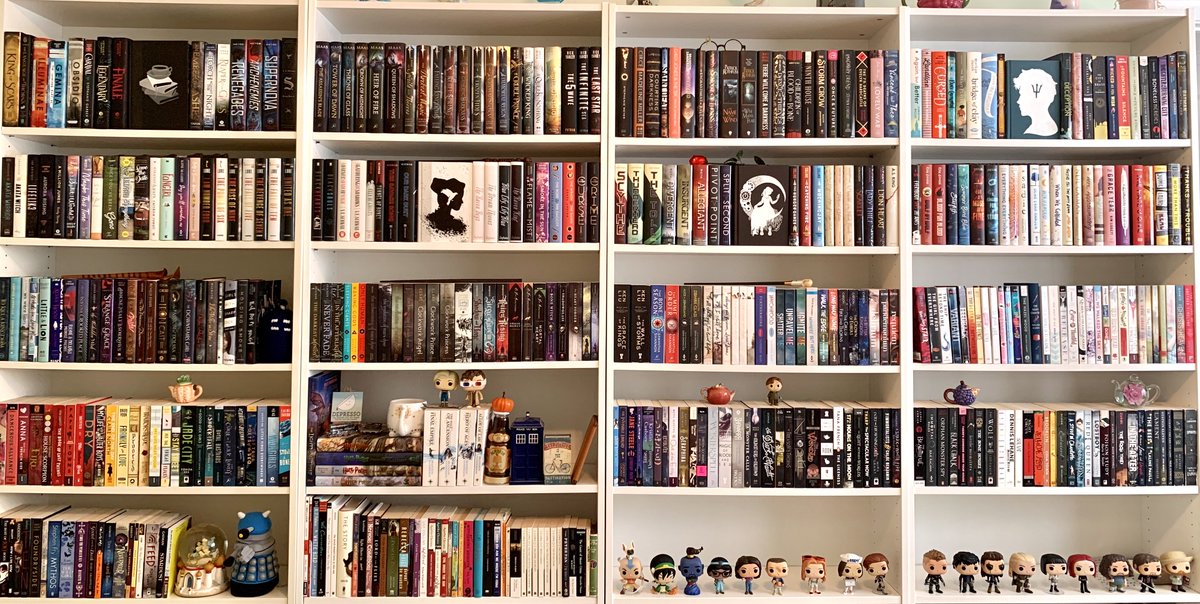 read_n_write's tweet photo. I’m sad that I won’t wake up to this every morning when I go back to college #writingcommunity #writerscafe https://t.co/Nk49GHtkjz