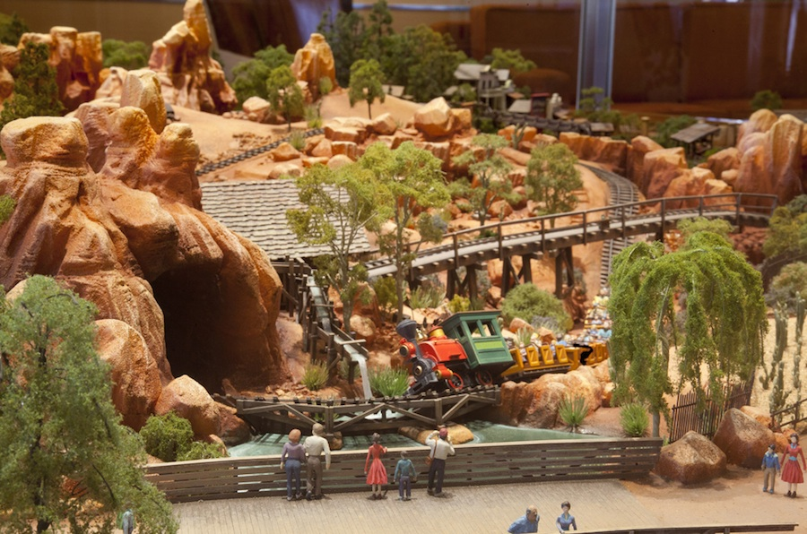 or even just miniatures! I think most people respond to seeing things like this, and evoking styles, while still staying true to the idea of "this isnt a tree, this is a representation of one made of small clay/plaster/etc" really is fun to see done in a 3d game.