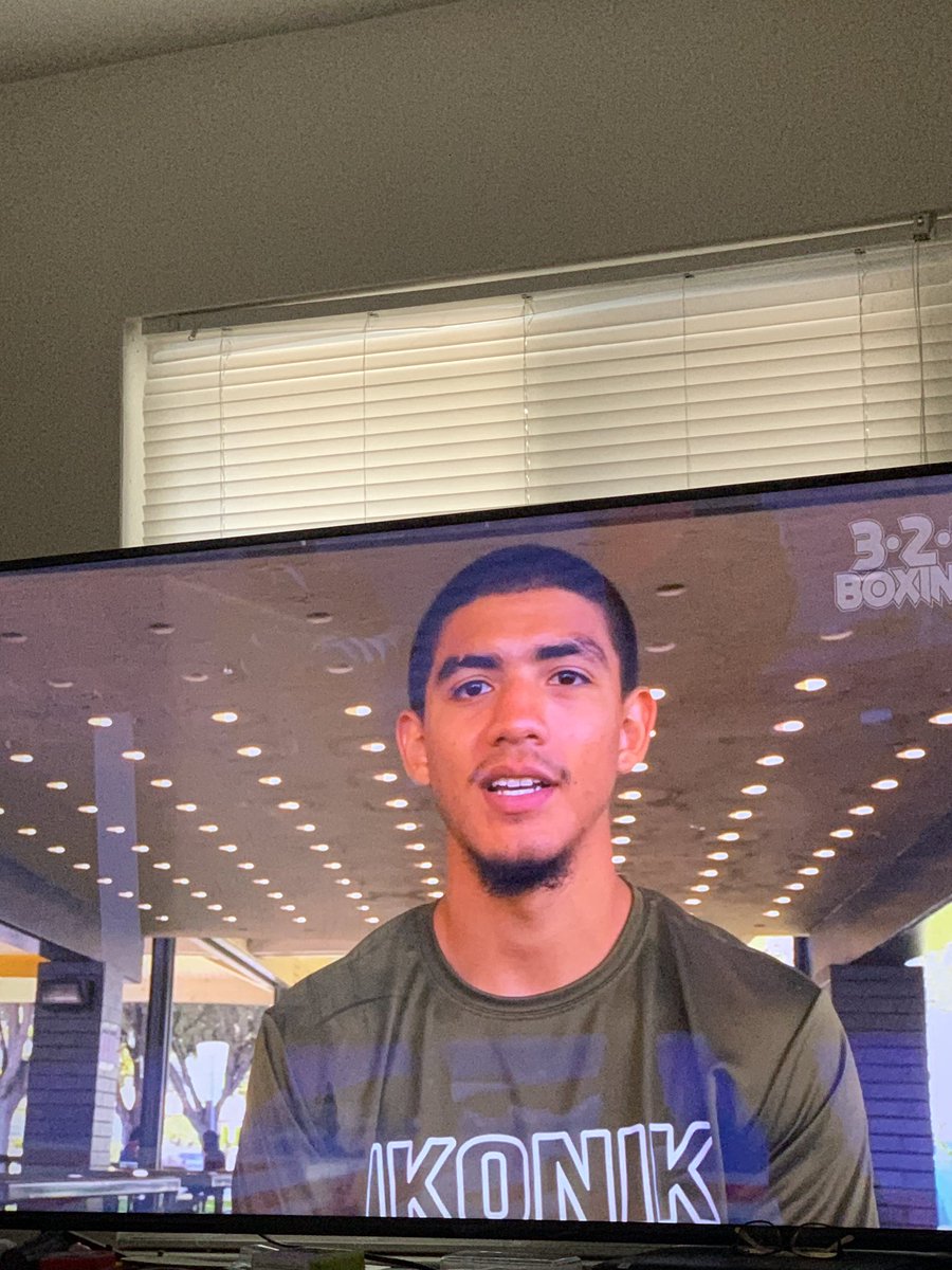 wolf2988's tweet photo. Got that @thompsonboxing on ready to see it #supportBoxing @dougiefischer @DuranSports @JessRosales1 https://t.co/HX2PtGCvfW
