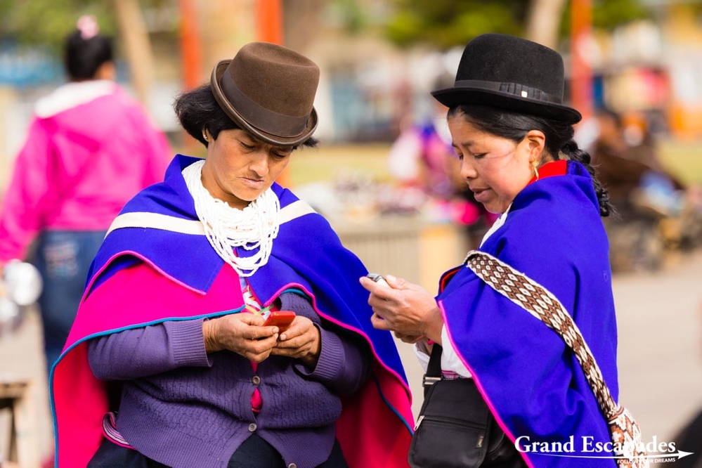 Terrific #travelblog for our #PicoftheDay from <a href="/GreatEscapades/">Grand Escapades</a>.  A #market in #Guambiano #Columbia.  #traditional #clothing #ttot.

travelgumbo.com/blog/july-26-2…