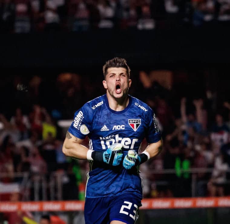CuriosidadesBRL's tweet photo. Tiago Volpi realizou 7 defesas na partida contra o Guarani, mais do que em qualquer outro jogo neste Paulistão. Seu máximo era 5. https://t.co/pSAa34QIYO