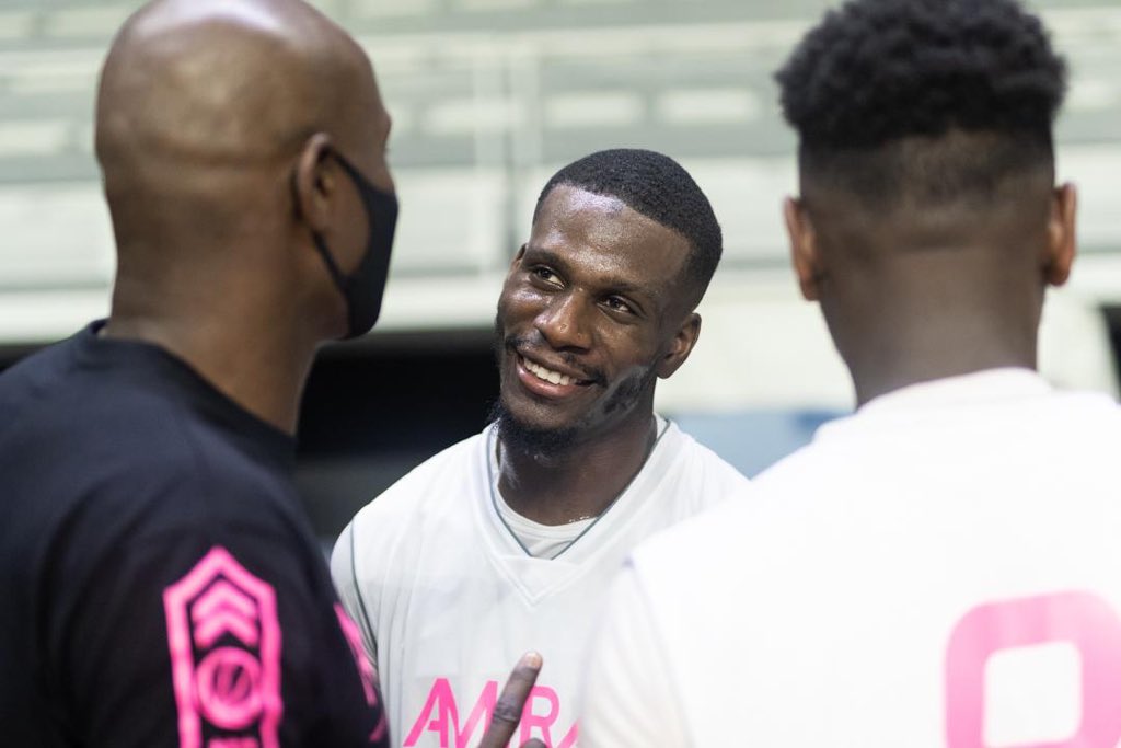 Fin de <a href="/AmiralLeague/">Amiral League</a> , merci au grand frère <a href="/AmarouXX/">AMARA 5Y l’Amiral.Le "dirlo"</a> pour avoir organisé en tres peu de temps cette summer league, rassemblé du beau monde et de faire avancé le basket parisien 🙏🏿🤜🏿 #CergyCestDoux